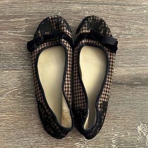 Black and tan tweed lace flats in size 8